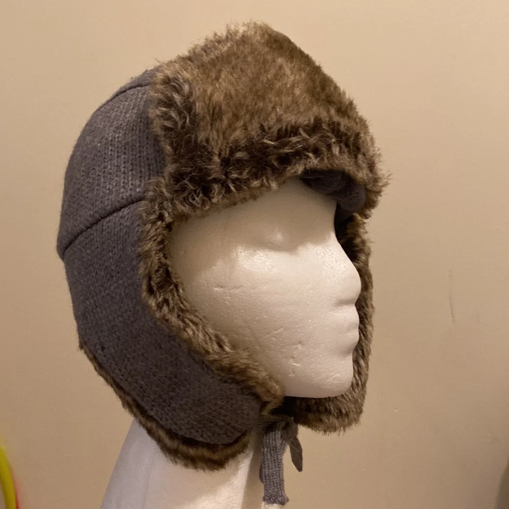 Banana Republic Gray and Brown Winter Hat. Unisex model
